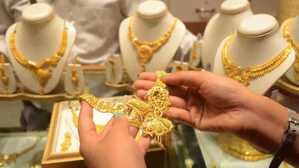 Gold Rates: బిగ్ రిలీఫ్..బంగారం కొనుగోలు చేసేవారికి శుభవార్త